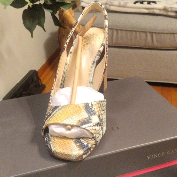 Shoes - Picture 3 of 4